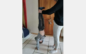 Défi relevé par Julian aidé par sa grande sœur!