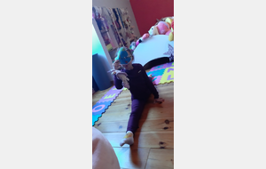 Cléophée la sirène au grand écart!